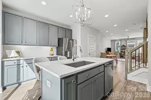 562 W End Dr, Charlotte, NC 28208 - Photo 11