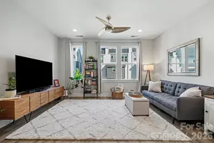 562 W End Dr, Charlotte, NC 28208 - Photo 3