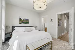 562 W End Dr, Charlotte, NC 28208 - Photo 13