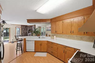 7040 Summer Pl, Charlotte, NC 28213 - Photo 5