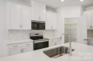 2088 Sunflower Cir, Newton, NC 28658 - Photo 5