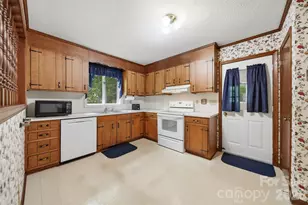 9197 Apache Dr, Hickory, NC 28601 - Photo 7