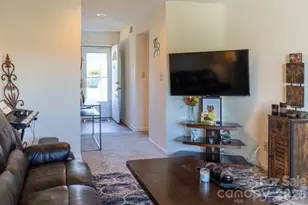 1050 21st Ave Ave NW, Hickory, NC 28604 - Photo 5
