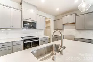3812 Cheyney Park Dr, Charlotte, NC 28269 - Photo 7