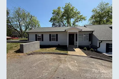 454 8th Avenue NE, Hickory, NC 28602 - Photo 1