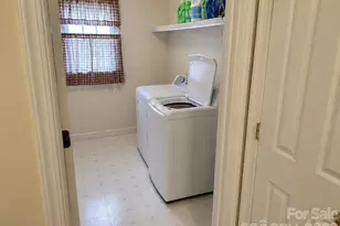 11025 Fountaingrove Dr, Charlotte, NC 28262 - Photo 23