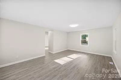 704 W Carolina Avenue, Bessemer City, NC 28016 - Photo 7