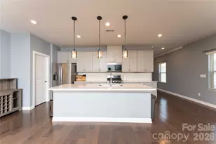 4107 Honey Locust Dr, Charlotte, NC 28215 - Photo 5