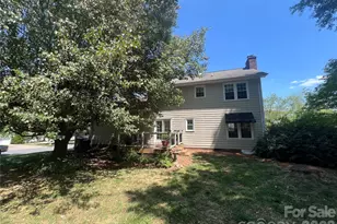 837 Deerfield Dr, Mount Holly, NC 28120 - Photo 3