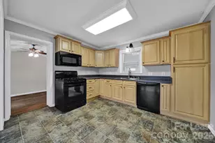 211 Valleydale Dr, Gastonia, NC 28056 - Photo 5