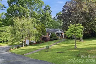 123 Castleton Ln, Hendersonville, NC 28791 - Photo 3