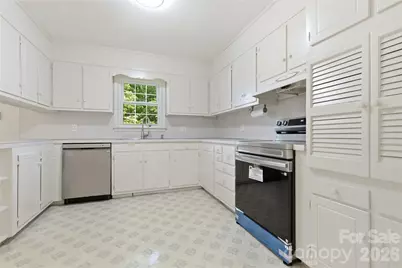 123 Castleton Lane, Hendersonville, NC 28791 - Photo 13