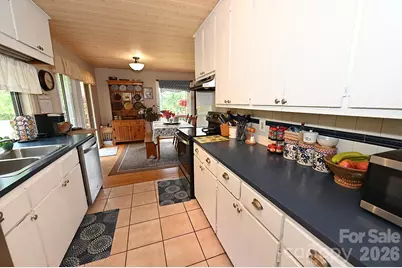 86 King Arthurs Court, Hickory, NC 28601 - Photo 15
