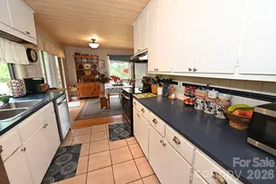 86 King Arthurs Ct, Hickory, NC 28601 - Photo 15