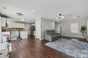 13403 Willow Falls Rd, Charlotte, NC 28215 - Photo 9