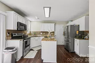 13403 Willow Falls Rd, Charlotte, NC 28215 - Photo 11