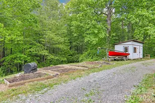 34 Lindsey Hill Ln, Zirconia, NC 28790 - Photo 35