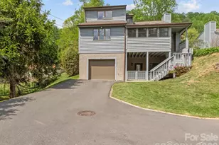 317 Robertson St, Burnsville, NC 28714 - Photo 3