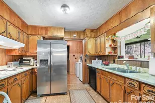 7530 Nc 208 Hwy, Marshall, NC 28753 - Photo 9
