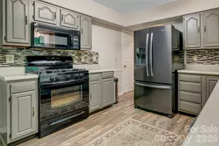 18 Tarragon Pl, Flat Rock, NC 28731 - Photo 11