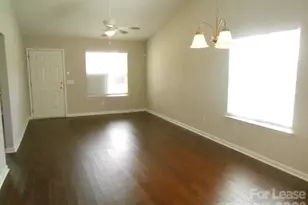 5325 Harris Cove Dr, Charlotte, NC 28269 - Photo 5