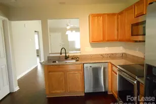 5325 Harris Cove Dr, Charlotte, NC 28269 - Photo 3