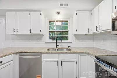 405 Leighton Court, Matthews, NC 28105 - Photo 9