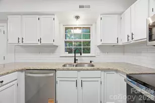 405 Leighton Ct, Matthews, NC 28105 - Photo 9