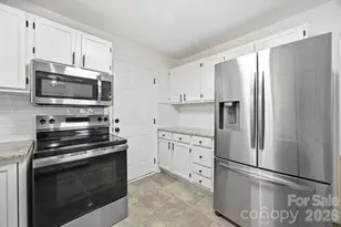 405 Leighton Ct, Matthews, NC 28105 - Photo 11