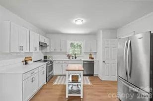1915 Birchcrest Dr, Charlotte, NC 28205 - Photo 9