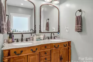 565 Pinewood Knoll Dr, Hendersonville, NC 28739 - Photo 23