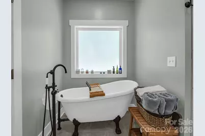 565 Pinewood Knoll Drive, Hendersonville, NC 28739 - Photo 23