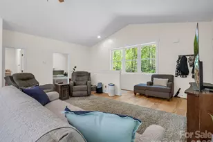 565 Pinewood Knoll Dr, Hendersonville, NC 28739 - Photo 5