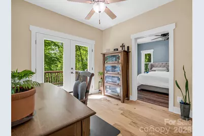 565 Pinewood Knoll Drive, Hendersonville, NC 28739 - Photo 15