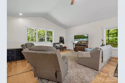 565 Pinewood Knoll Drive, Hendersonville, NC 28739 - Photo 5