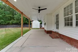 9221 Forest Green Dr, Charlotte, NC 28227 - Photo 23