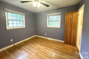 406 E L St, Newton, NC 28658 - Photo 15