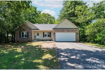 1919 2nd Avenue SW, Hickory, NC 28602 - Photo 1
