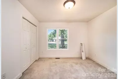 1919 2nd Avenue SW, Hickory, NC 28602 - Photo 17