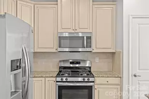 2435 Alyssa Ln, Charlotte, NC 28208 - Photo 9