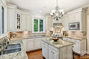 614 Olde Cotswold Ct, Charlotte, NC 28211 - Photo 17