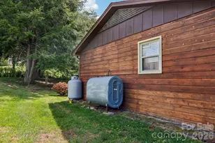 401 Lower Grassy Branch Rd, Asheville, NC 28805 - Photo 29