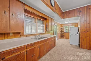 1517 E Nc 10 Hwy, Newton, NC 28658 - Photo 11