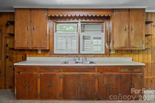 1517 E Nc 10 Hwy, Newton, NC 28658 - Photo 9