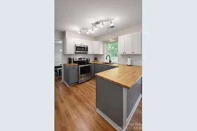 7531 Woodknoll Drive, Charlotte, NC 28217 - Photo 9
