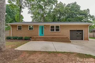 5646 Oak Dr, Charlotte, NC 28216 - Photo 3