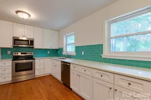 5646 Oak Dr, Charlotte, NC 28216 - Photo 11