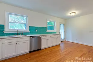 5646 Oak Dr, Charlotte, NC 28216 - Photo 13