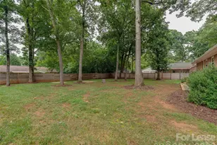 5646 Oak Dr, Charlotte, NC 28216 - Photo 31