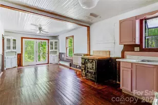 182 Wakti Ridge Rd, Saluda, NC 28773 - Photo 7